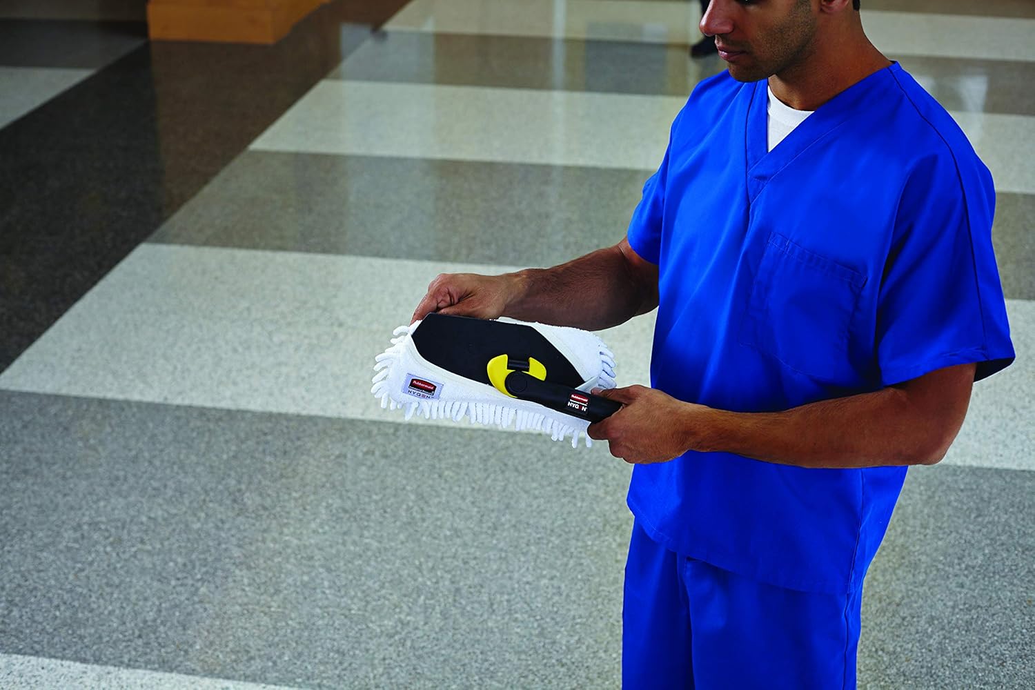 Durable and Efficient Quick-Connect Microfiber Dust Mop for Cleaning Floors